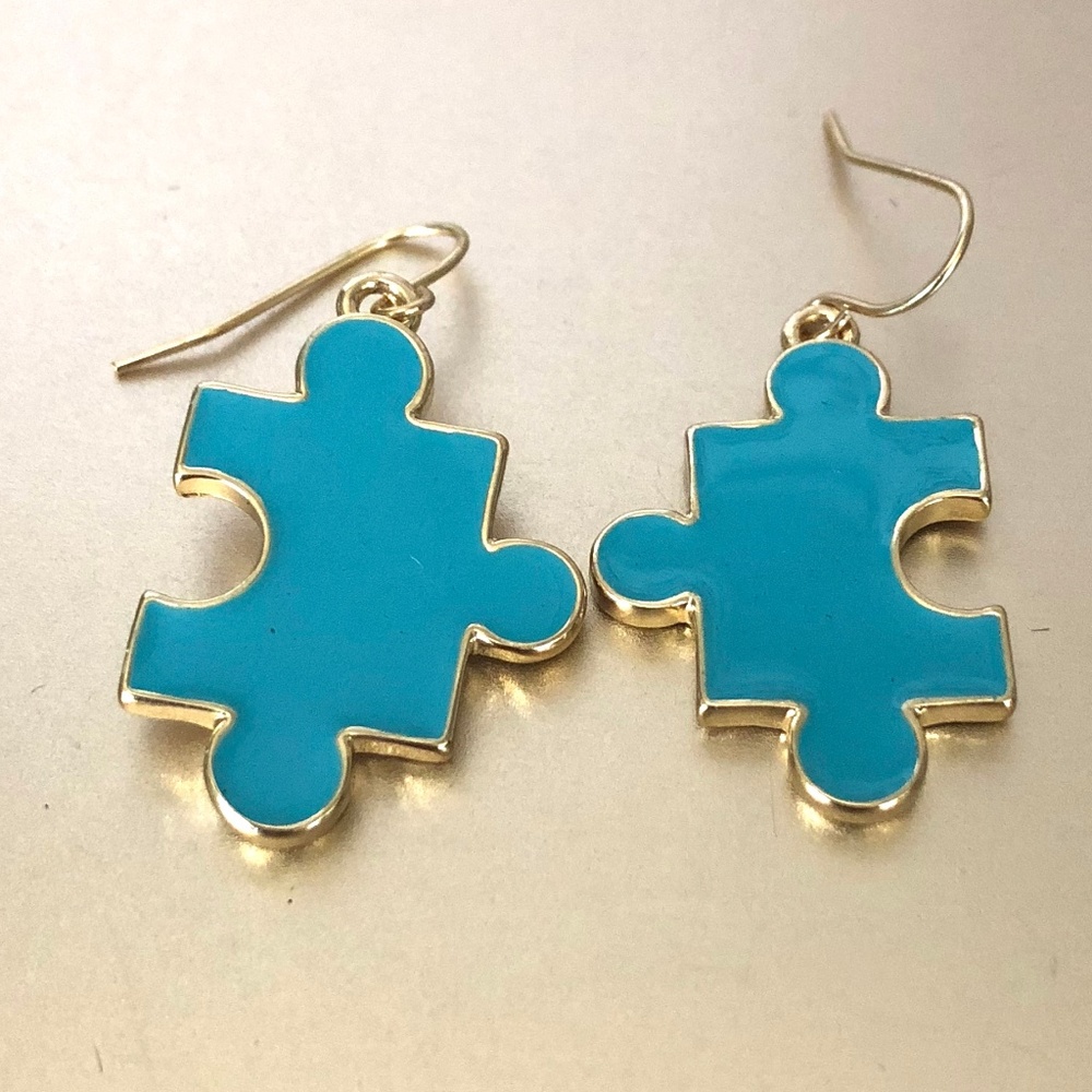 ✨Host Pick✨ New Vintage Puzzle Piece Earrings